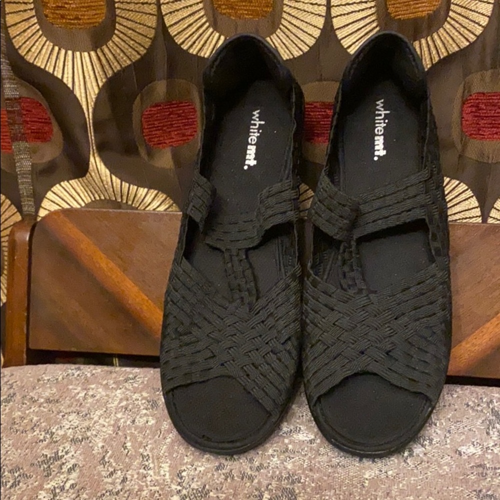 NWOT White Mountain size 9 wedge heels